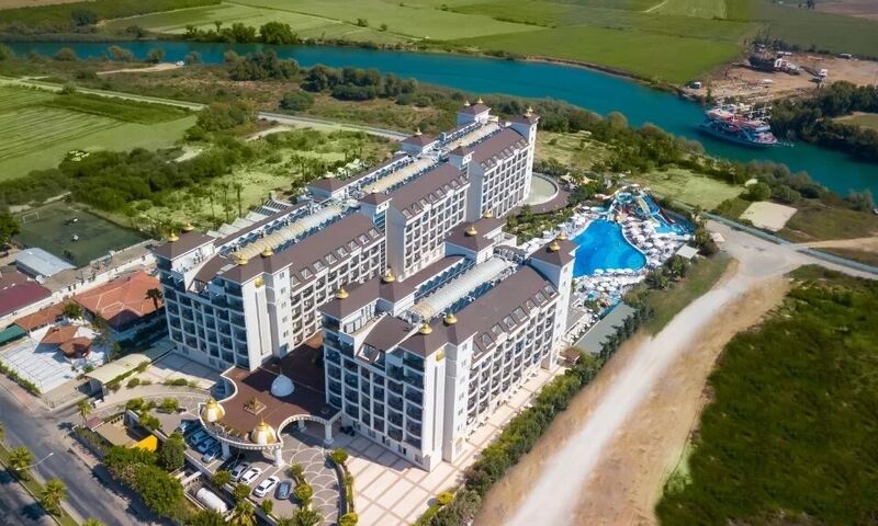 Lrs Lake River Side Hotel & Spa