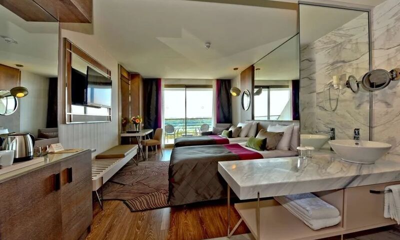 Side Star Elegance